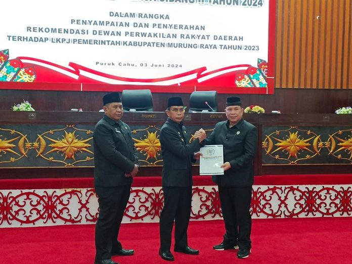 Ketua DPRD Murung Raya, Dr. Doni, SP, M.Si dan dihadiri Pj Bupati Murung Raya Hermon beserta jajaran lingkup Pemkab Murung Raya, anggota DPRD Mura serta unsur Forkopimda