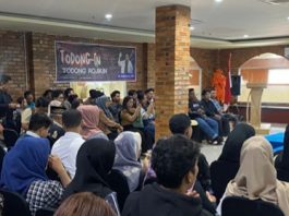 Calon Wali Kota Palangka Raya nomor urut satu, Rojikinnor saat berdialog bersama para pelaku usaha dalam 'Todong Rojikinnor' di hotel FIZ Palangkaraya, Minggu (29/9/2024).